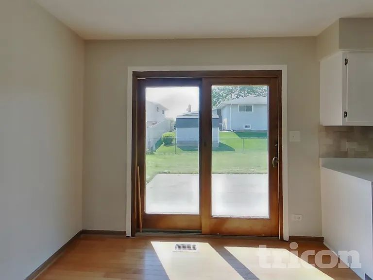 16646 Paxton Ave — Photo 4