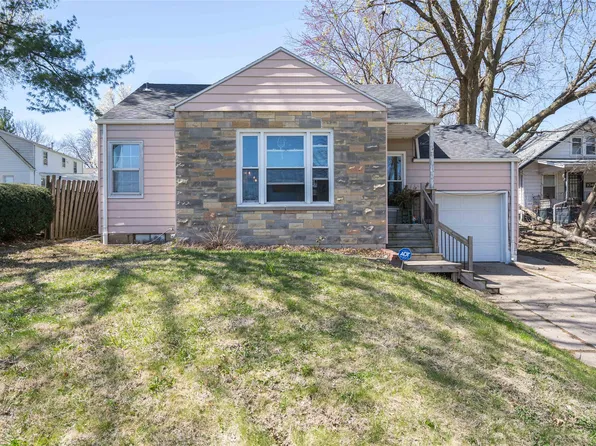 1040 56th St, Des Moines, IA 50311