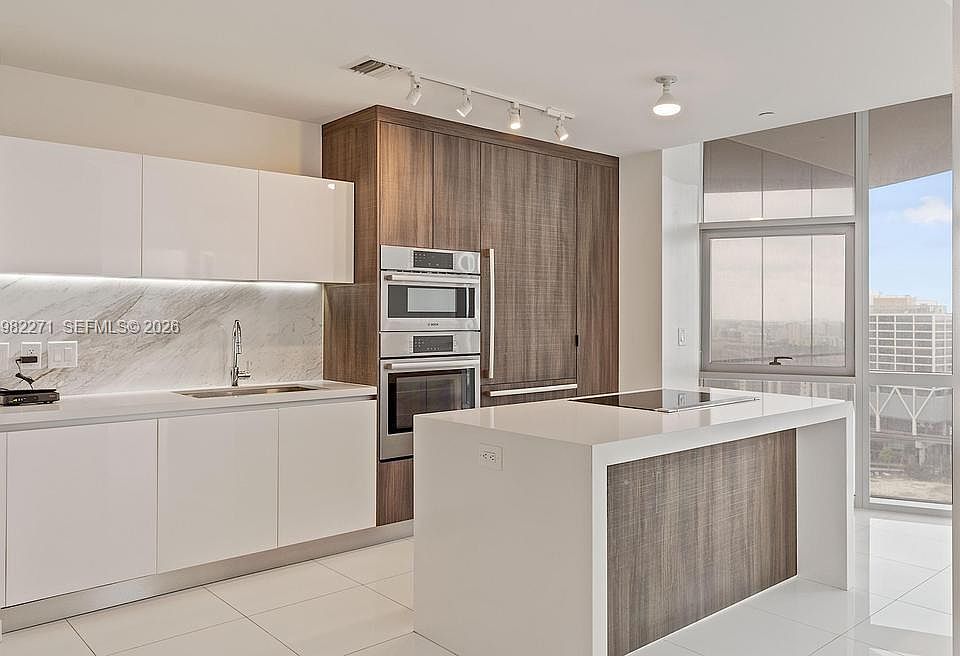 1st image of 851 NE 1st Ave #2102