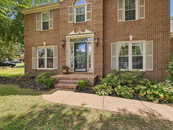3rd image of 208 Heathersett Dr