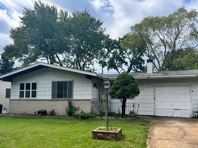 1st image of 806 Lynn Haven Ln