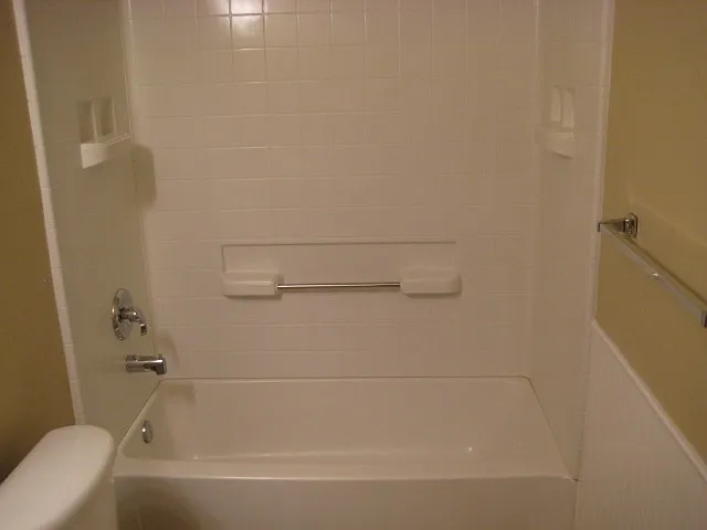 2649 Sutherland Dr — Photo 8