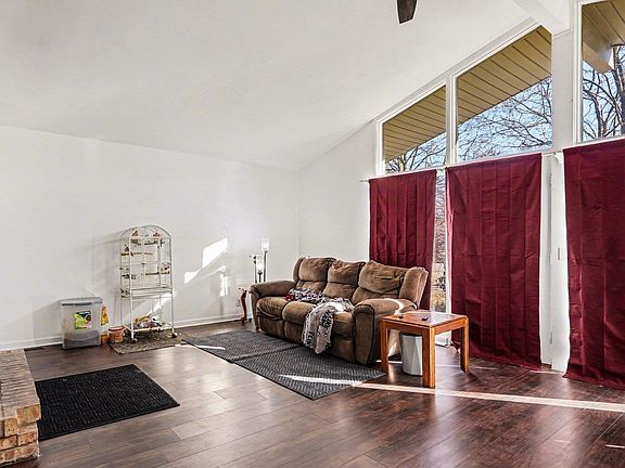 4th image of 515 Thomas St