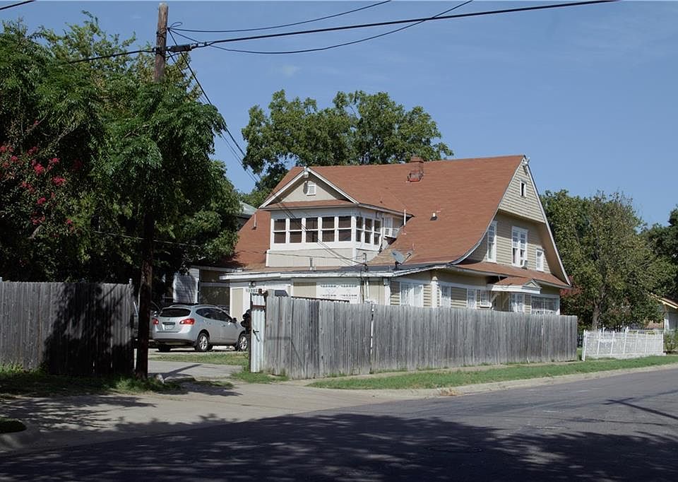 2nd image of 901 Woodlawn Ave