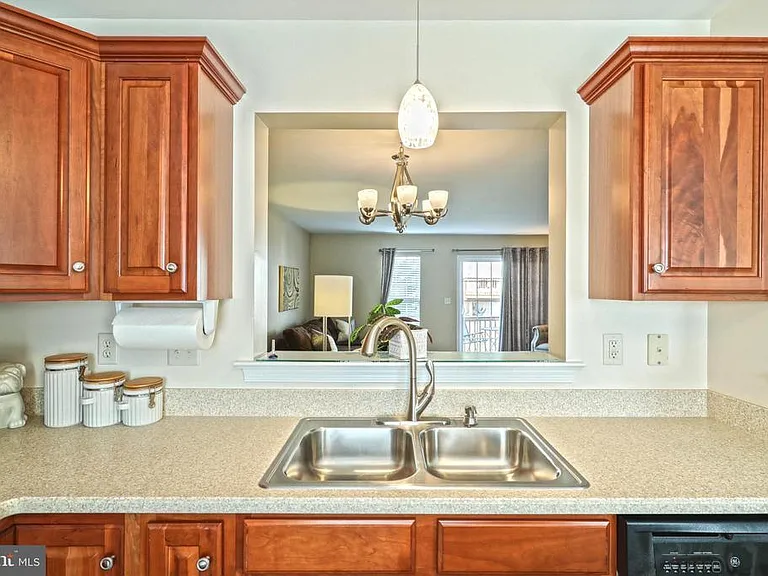 2723 Foxshire Dr — Photo 10