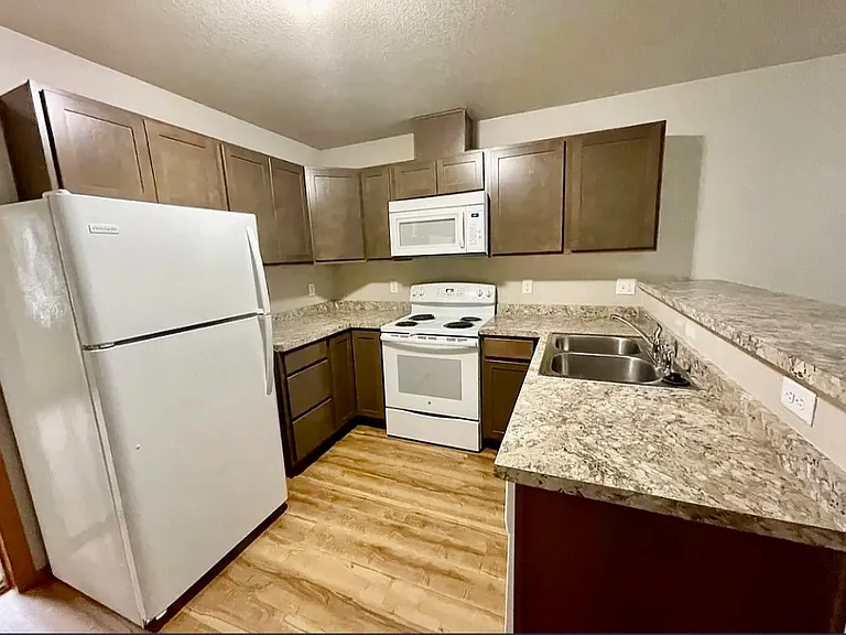 Wolf Glen Apartments — Photo 19