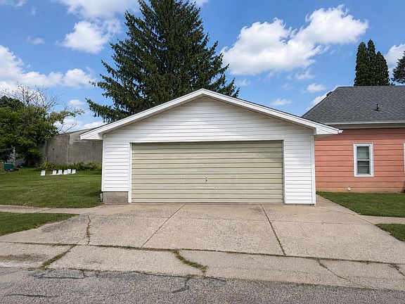5th image of 232 Mill St