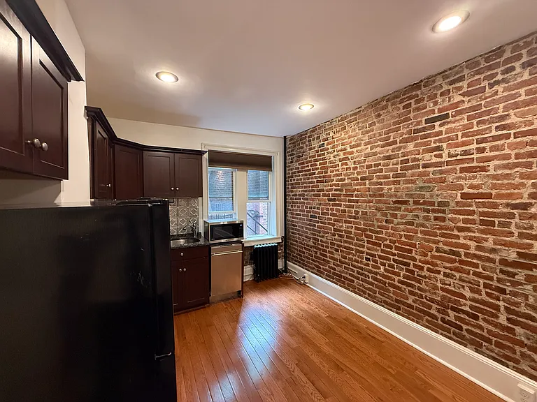 33 Irving St #4 — Photo 13