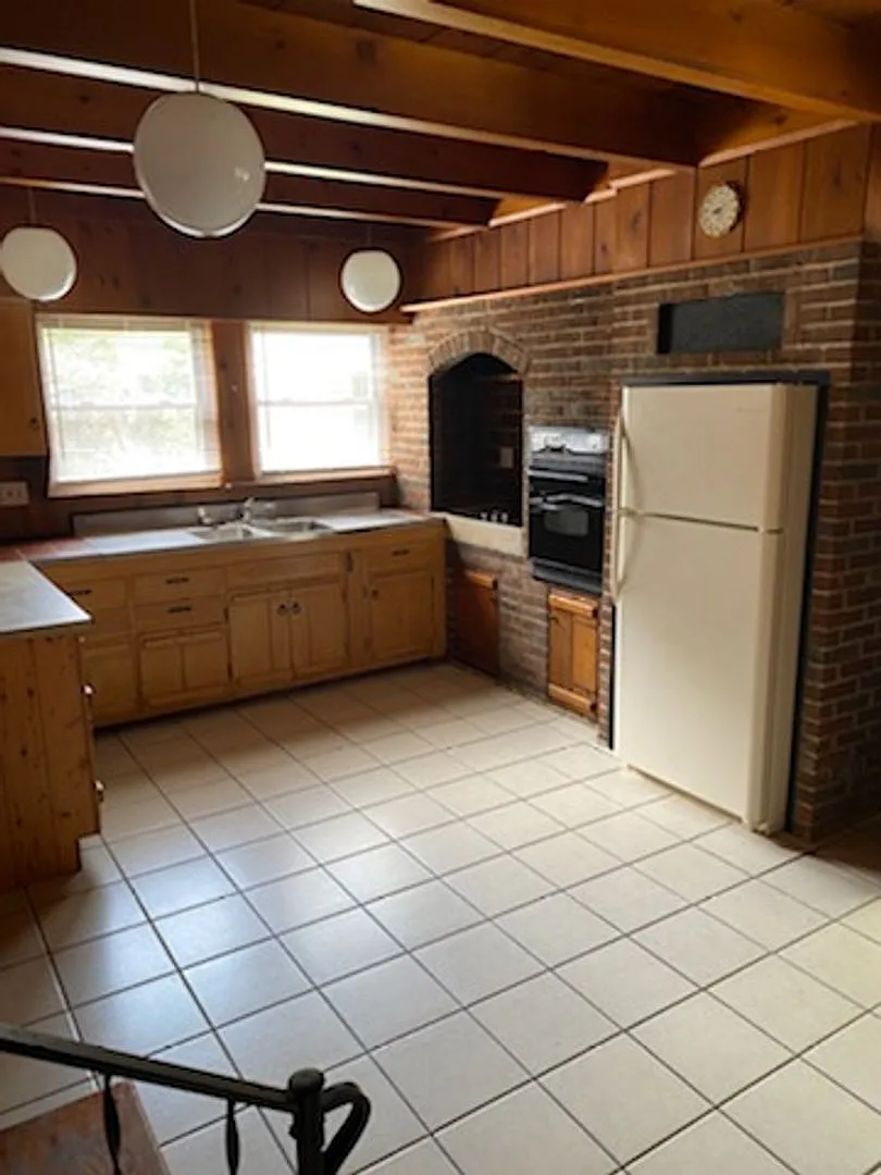 712 S Henderson St — Photo 4
