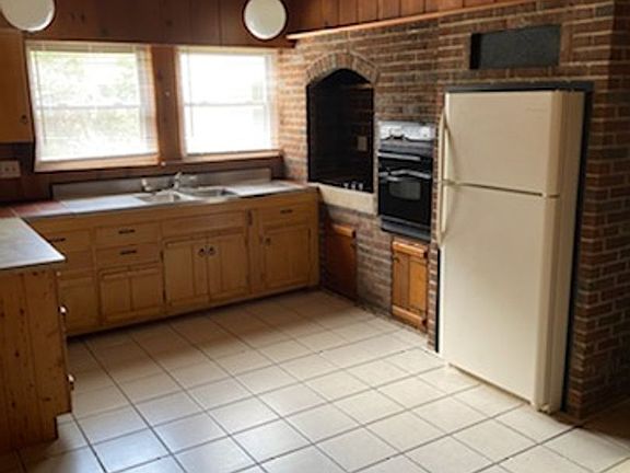 4th image of 712 S Henderson St