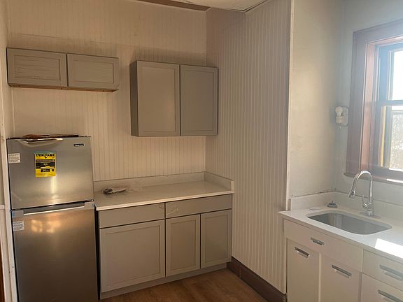 3rd image of 214 4th St SE APT 5R
