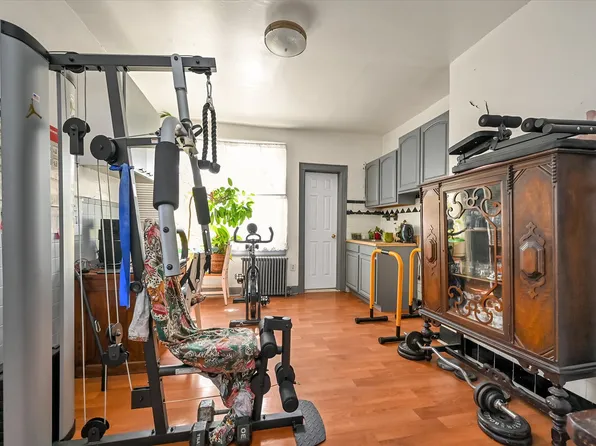 758 Glenmore Avenue image 2 of 10