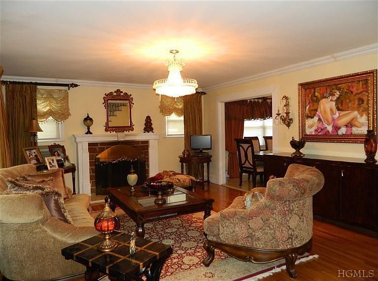 1st image of 185 Clunie Ave
