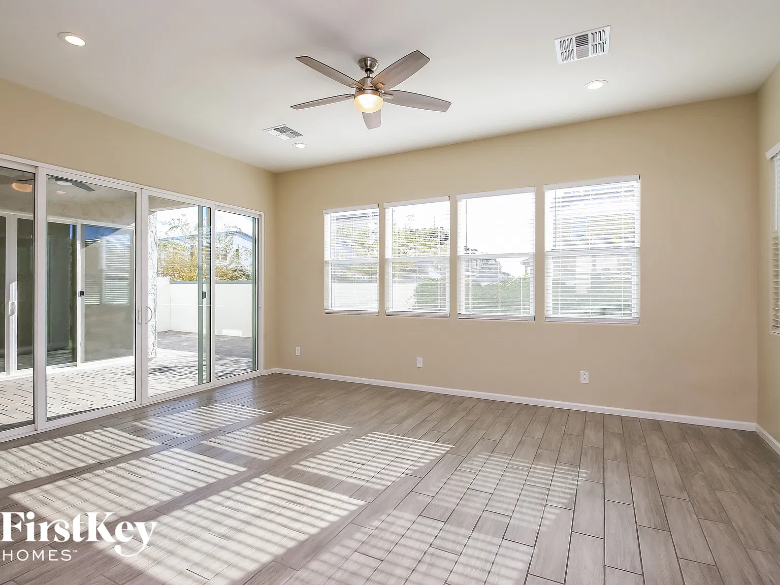 4 bed, 2.5 bath, 1945 sqft, $2,515 — Photo 3