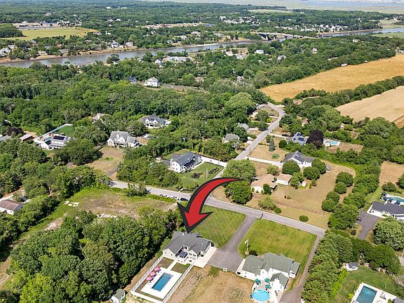 5th image of 1028 Shunpike Rd