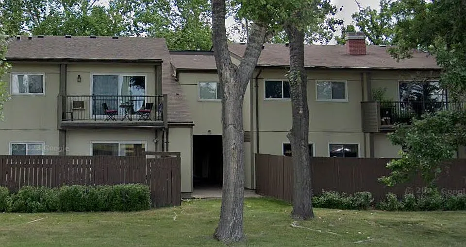 490 Kenaston Blvd #4