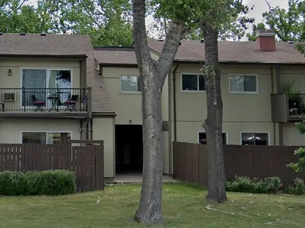 490 Kenaston Blvd #4, Winnipeg, MB R3N 1Z1