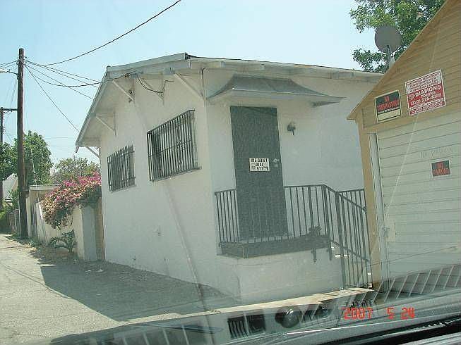 2nd image of 3209 Baldwin St