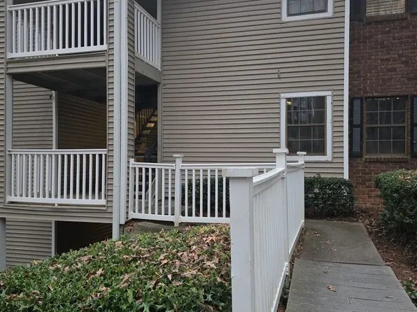 301 Barrington Hills Dr, Sandy Springs, GA 30350