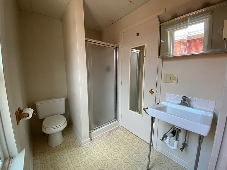 462 N Pitt St — Photo 9
