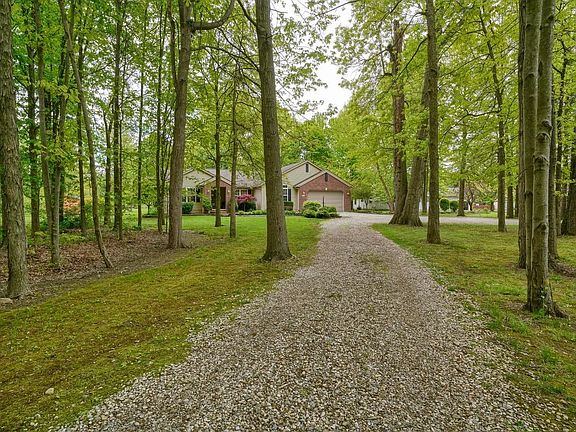 3rd image of 111 Chateaugay Dr SW