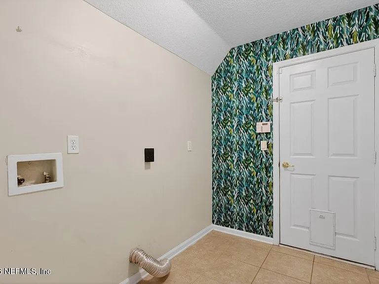 1634 Majestic View Ln — Photo 24