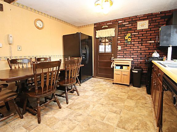 5th image of 15 Lewis Ln