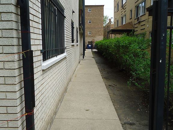 5th image of 1628 W Touhy Ave APT 303
