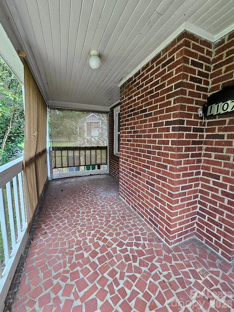 2 bed, 1.0 bath, 800 sqft, $1,735 — Photo 3