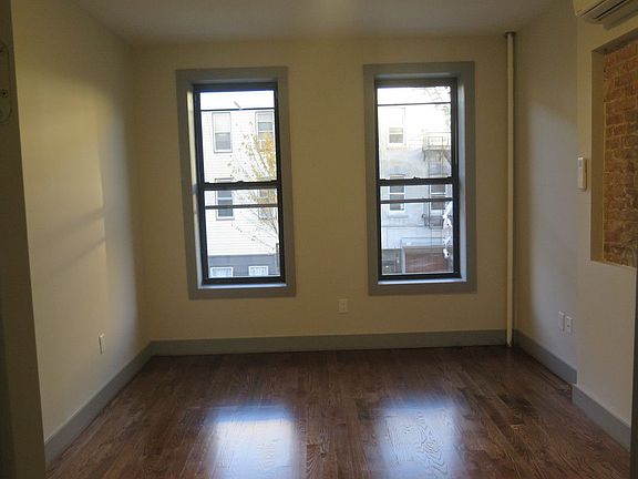 5th image of 219 Manhattan Ave APT 2L
