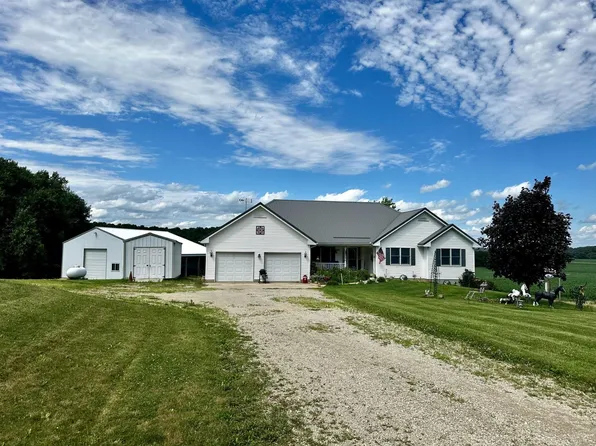 18625 Indian Trail Rd, Mount Carroll, IL 61053