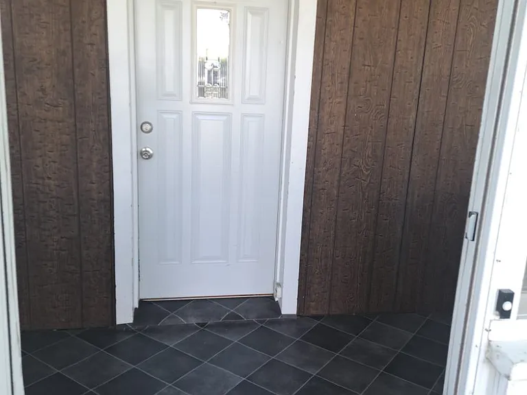 5804 S 50th Ave — Photo 8