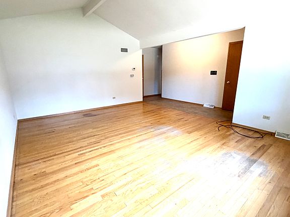 3rd image of 2323 Carriage Ln