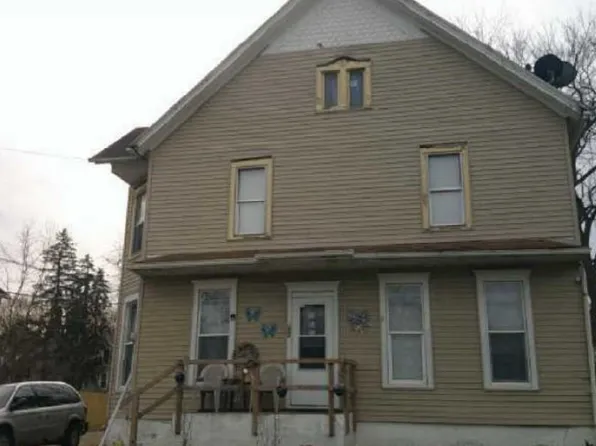512-512 1/2 W Cottonwood St, Freeport, IL 61032