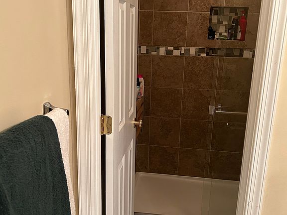 2nd image of 9898 Earls Ferry Cir