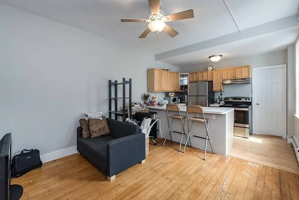 3 bed, 1.0 bath, 775 sqft, $900 — Photo 2