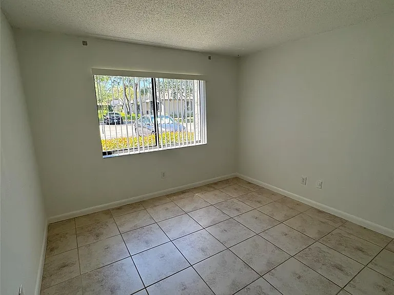 445 Lakeview Dr #3 — Photo 9