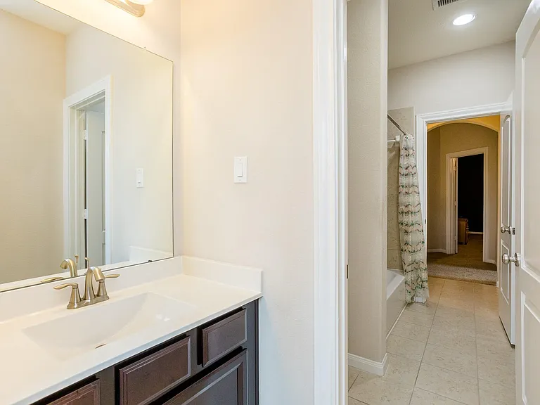 4622 Regal Shadow Ln — Photo 29