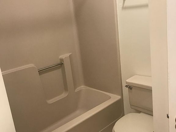 Upstairs full bathroom