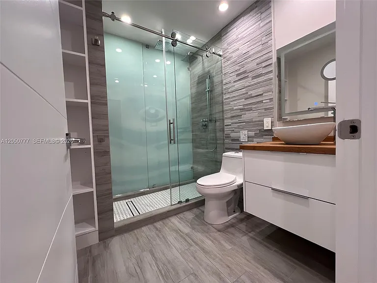 1405 N 46th Ave — Photo 12