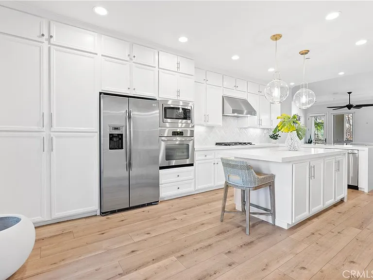 71 Vantis Dr — Photo 9