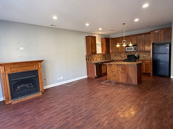 3rd image of 3126 N Narragansett Ave APT 1