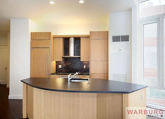 Rented by Warburg | media 10