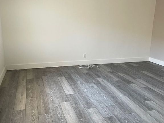 2nd image of 4260 Green Ave #3