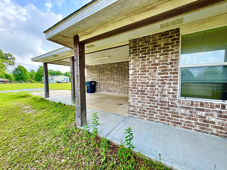 1190 Carnes Rd — Photo 5