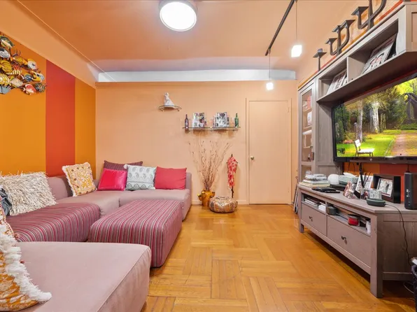 763 Ocean Parkway image 4 of 18