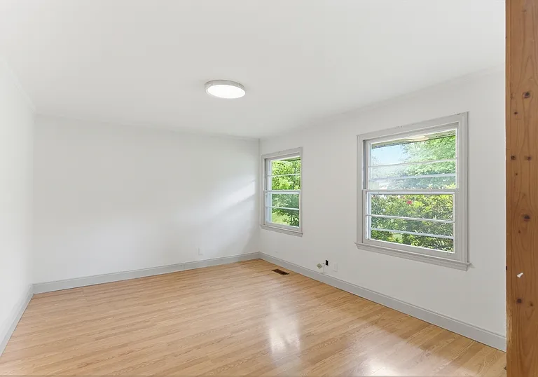 1415 Creekwood Dr — Photo 4