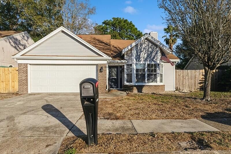 1st image of 367 Canterbury Cir NW