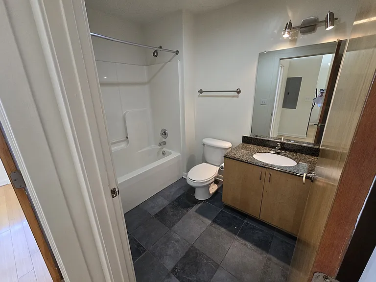 917 W Marshall St #202 — Photo 15