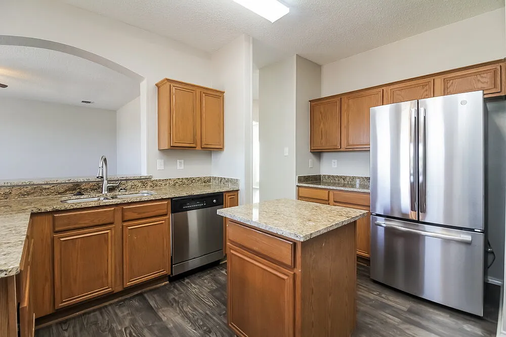 4 bed, 2.5 bath, 2494 sqft, $2,645 — Photo 4